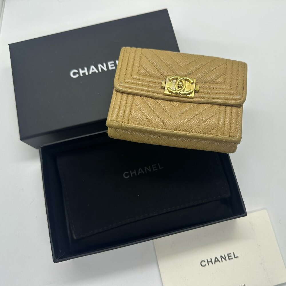 CHANEL Boy Flap Wallet Quilted Caviar Beige - Preowned, Box, Dust Bag